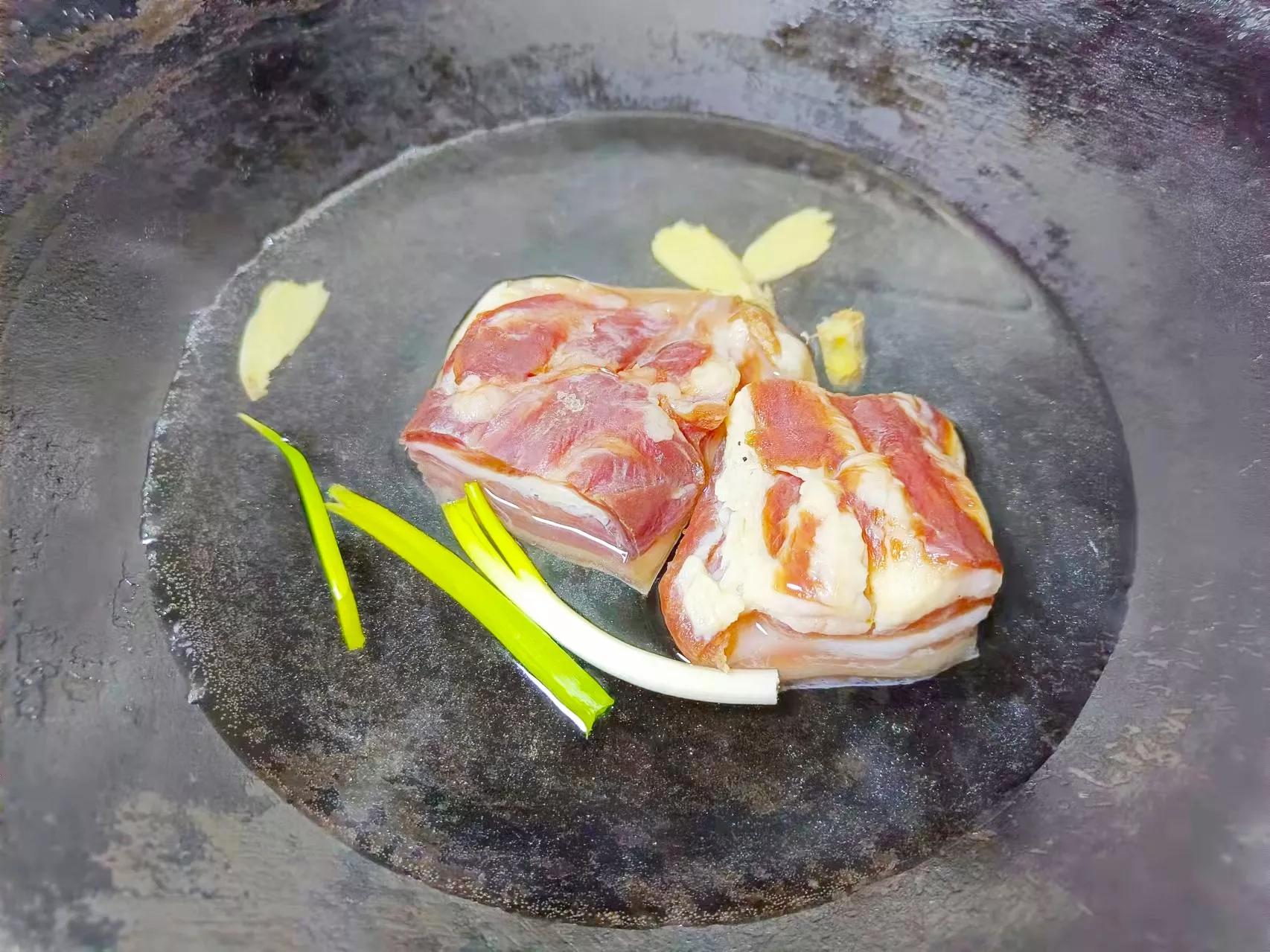煲仔饭用什么米（记住3个窍门米饭松软锅巴金黄）