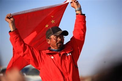 他35岁开始徒步走中国，磨掉19个脚趾甲，45岁走出死亡之海罗布泊
