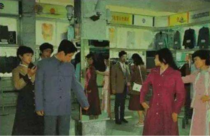 32岁女会计汤兰英：70年代贪污4万，包养7个情夫，最终被情夫举报