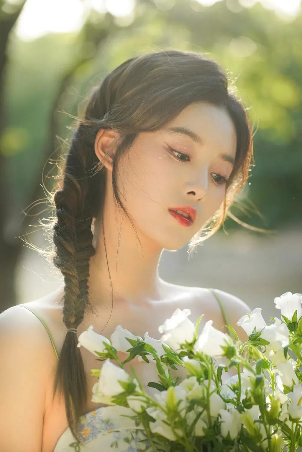 徐艺洋，夏日花仙子