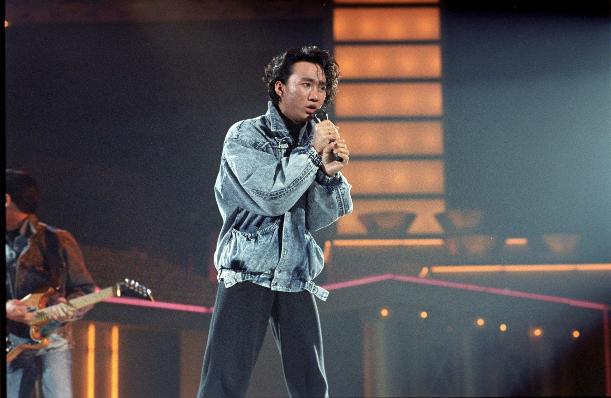 黄家驹的《遥望》写给谁的?