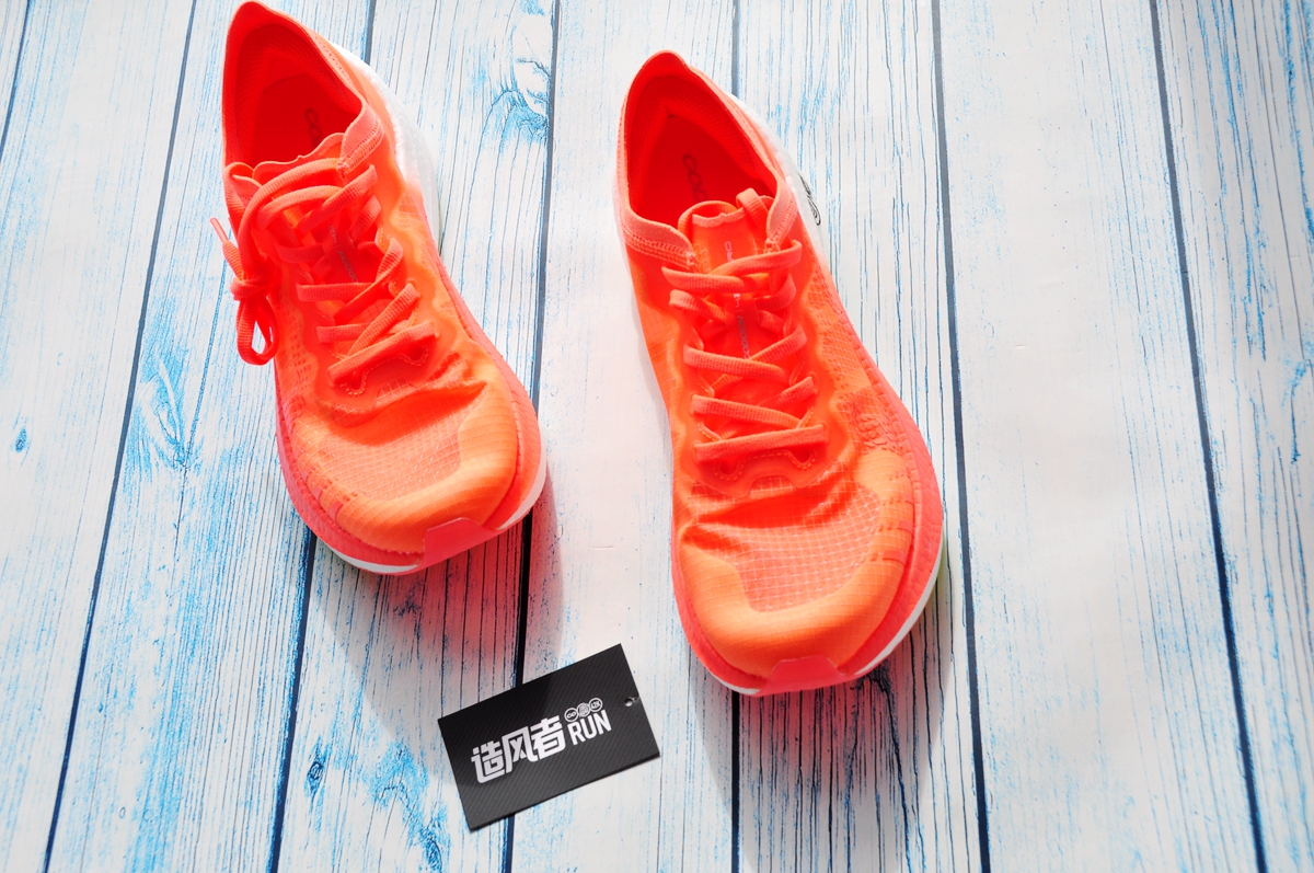 咕咚全掌碳板跑鞋42K，让“造风者”尽情去RUN