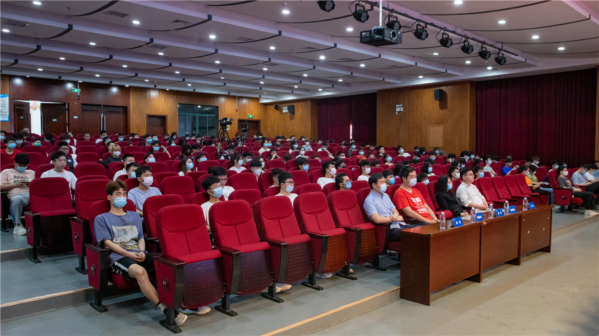 新能源技术人才培养与专业建设研讨会在南宁理工学院举行