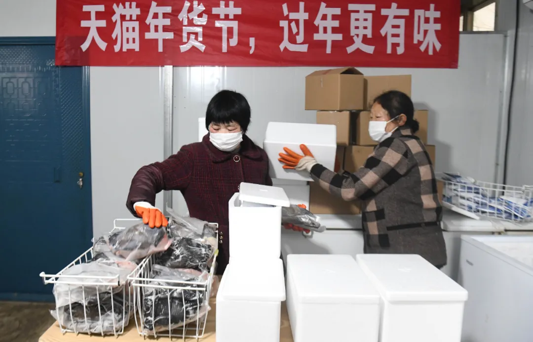 放弃深圳公司高薪，研究生返乡卖鸡，一年营收800万