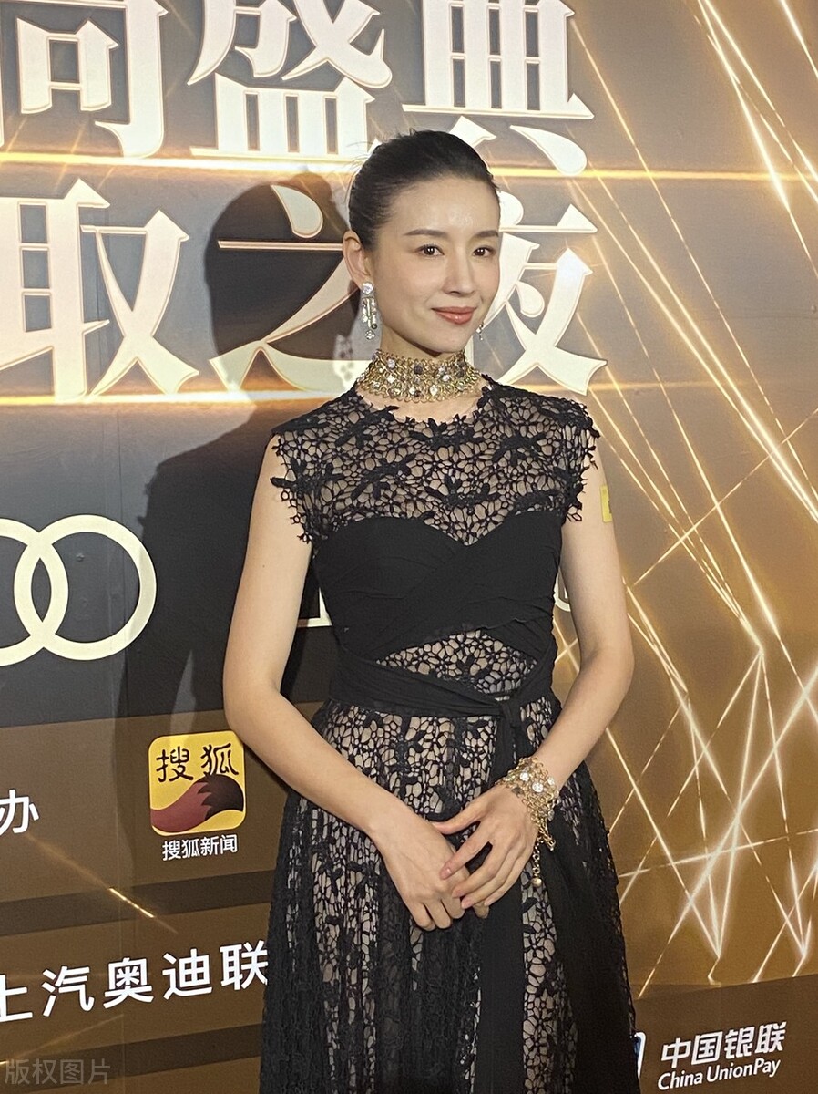 80年的董洁很美