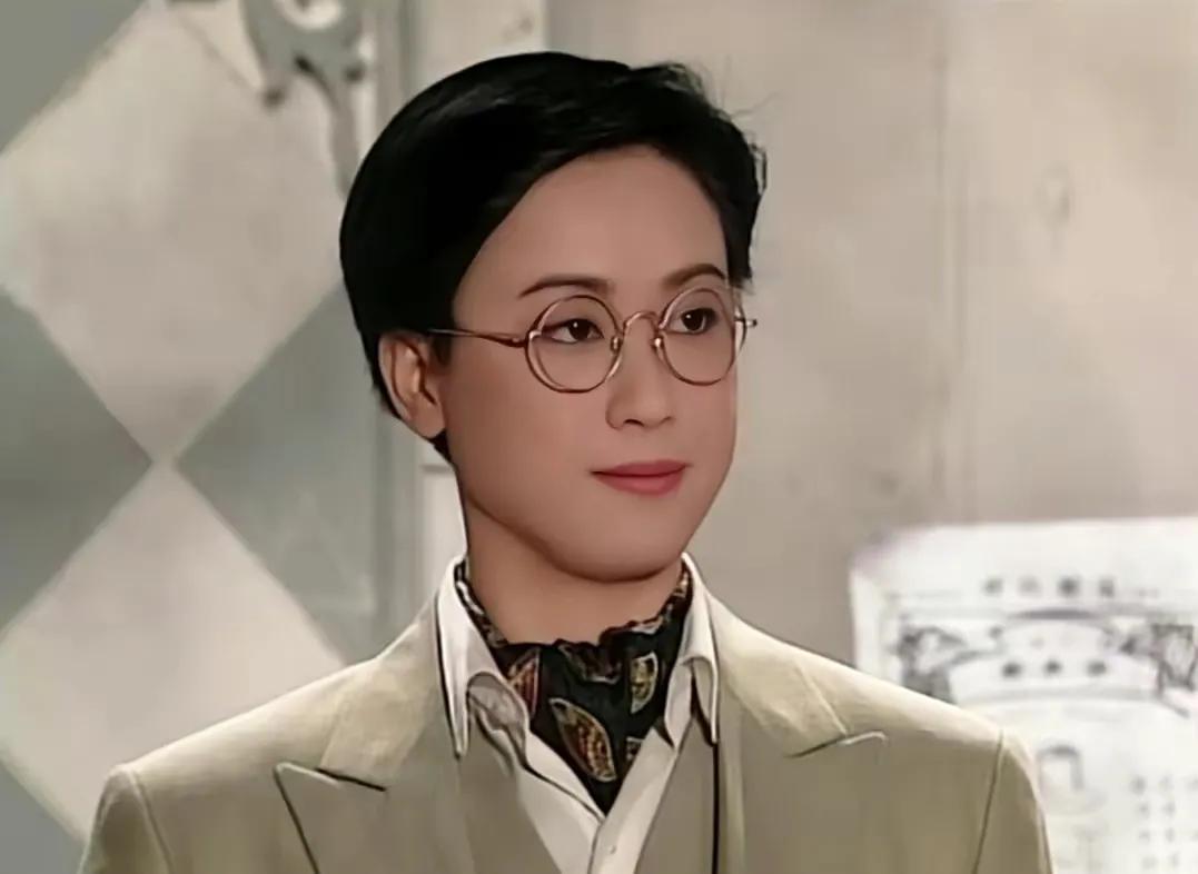 这才叫“女扮男装”，这10位女演员我差点就相信她们是男人了