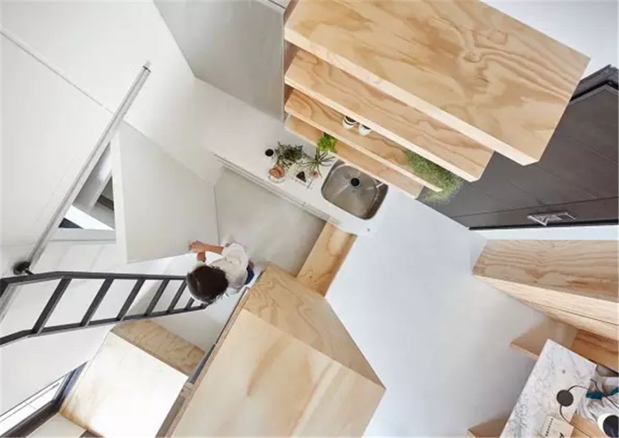 母女俩住进10㎡蜗居，爆改出1室1厅1厨1卫，空间逼仄却功能齐全