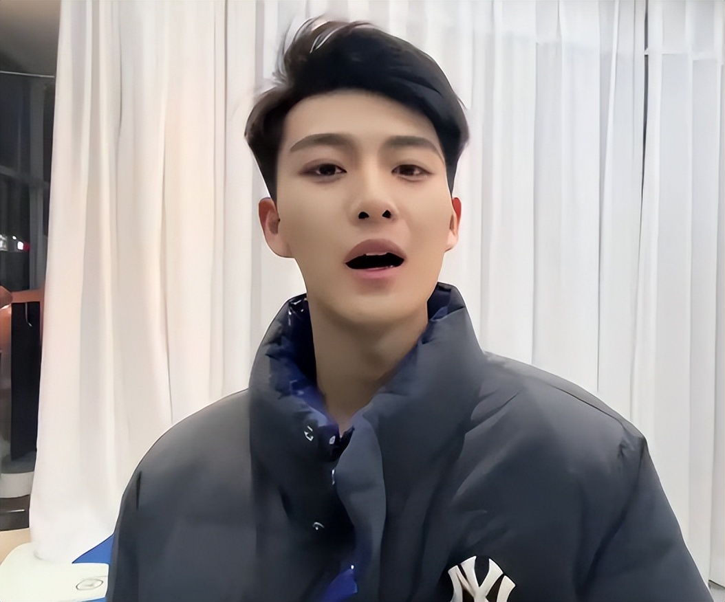 中传艺考成绩“第一”火了，颜值高且学习好，宛如小说男主角