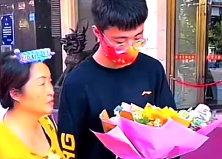 梅志强姐弟人气高，称舆论多不愿开私人账号，连线寻子家长帮宣传