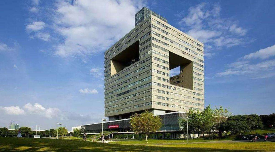 双一流结果公布不久，深圳大学就宣布换帅，曾担任上海交大副校长