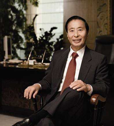 他生于广东，12岁能做黄金，炒股赚700亿，儿媳生子他奖励18.2亿