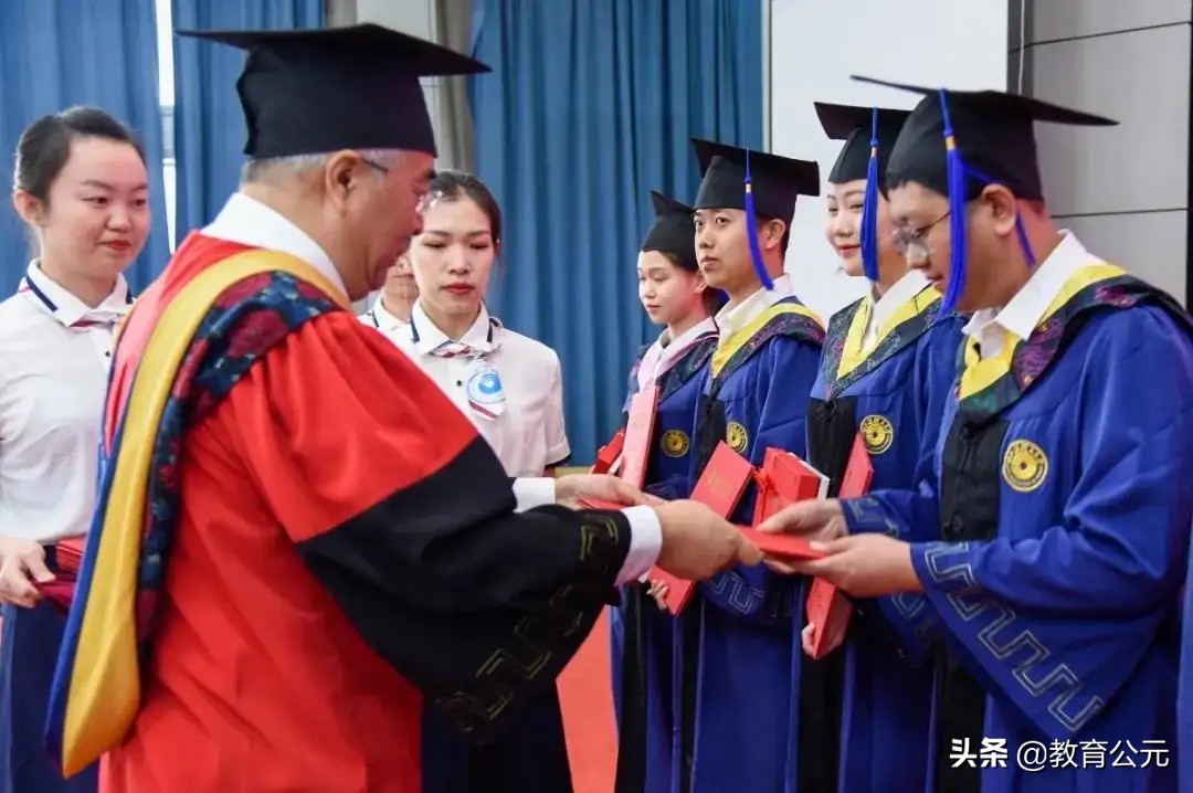 大学本科是什么意思（本科生与研究生差距有多大）