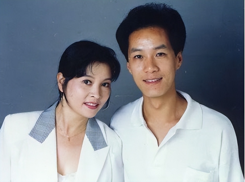 “宠妻狂魔”冯远征，心疼妻子丁克多年，却直言40岁时便已后悔