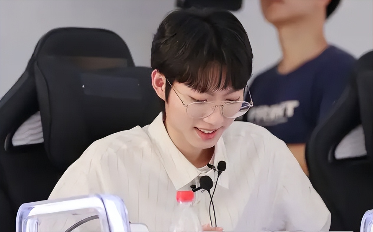 孤影深夜发文诉说委屈，粉丝担心其因人气下滑而患上抑郁症