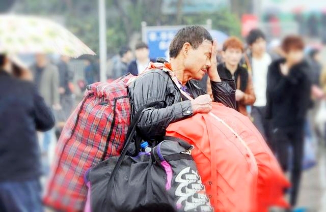 如果家境好一点,家乡的就业率能高一点谁又想背井离乡呢.