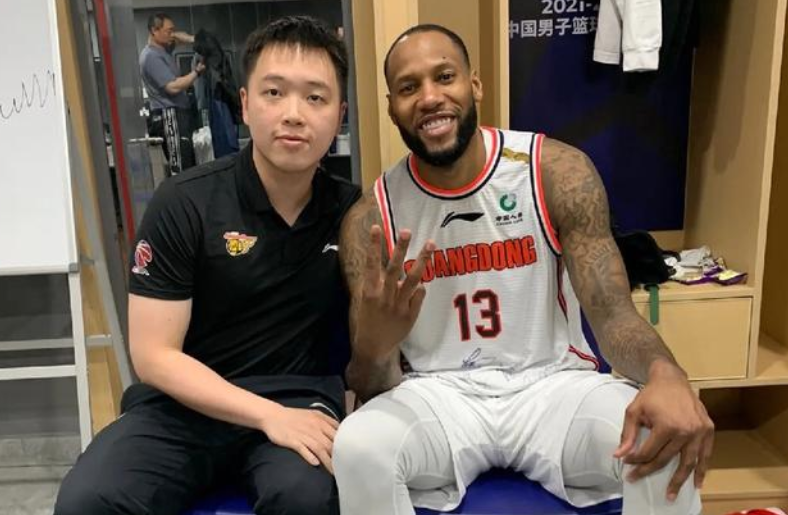 威姆斯为什么不在nba打(再见威姆斯，亲自宣布离开广东！3连冠功臣告别，朱芳雨下狠手)