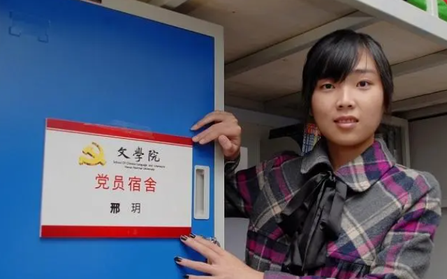 大学生入党决定权在2人手里，跟成绩无关，学生得罪错人还不自知