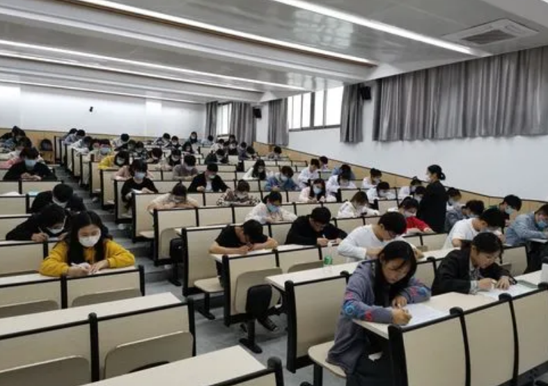 浙大考试允许考生带小抄，但是必须是手写才行，学生：套路太深