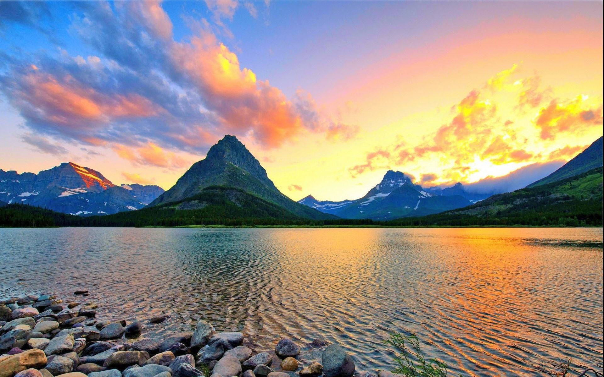 南京一商场两女子人肉占车位，被车辆缓缓顶开，法律支持谁？