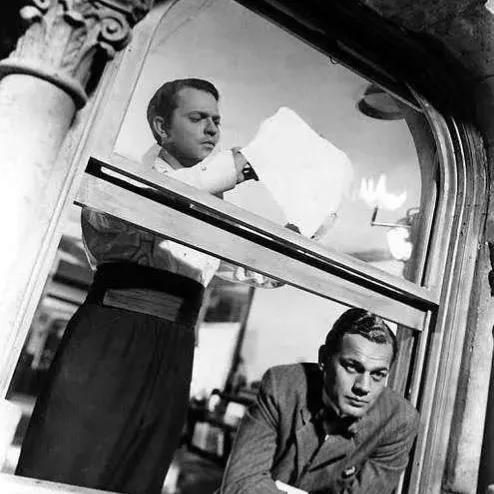 影视：一个疯狂的报届怪才逝世，他留下的秘密却无人能解