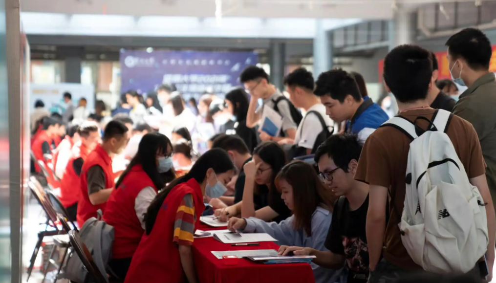 清华教授建议10年20万亿建2000所县城大学，意义不大的超现实主义