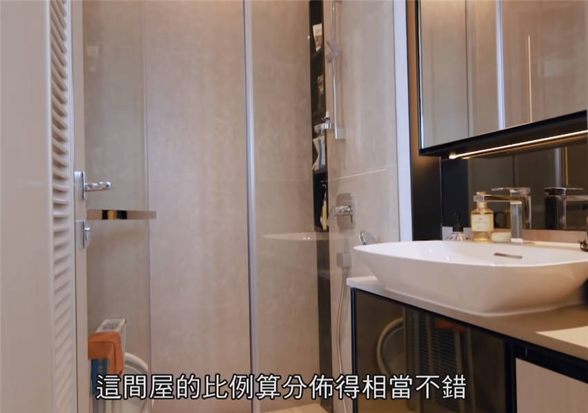 香港90后夫妻买下35㎡“老破小”，翻新改造，网友：这装修我服了