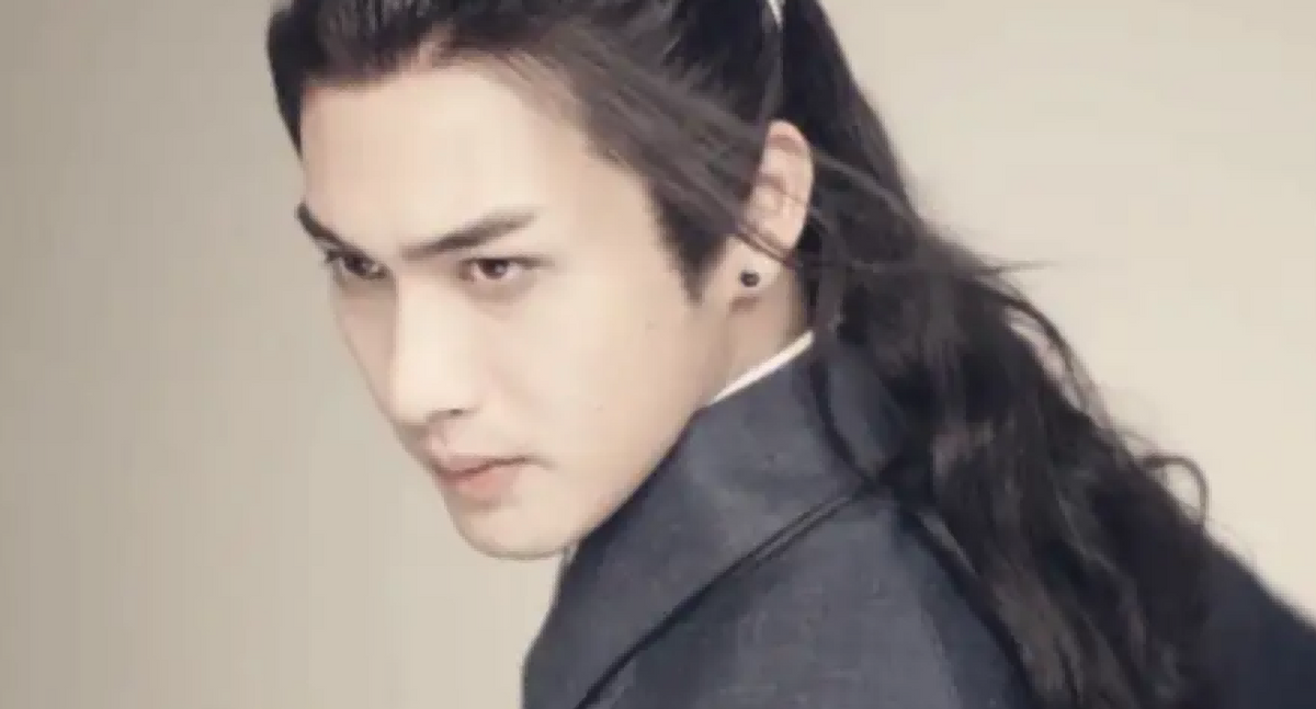 同为是“泡面头”，把张一山、肖战和张国荣放一起，差距就出来了