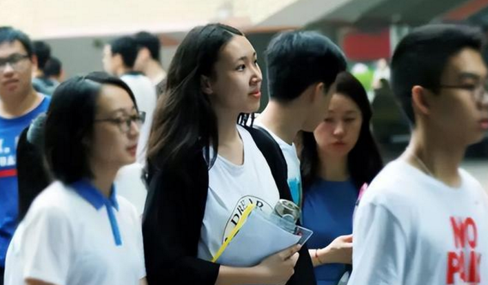 “我科有多大，地铁5站那么大！”华中大太奢华，光食堂就有37个