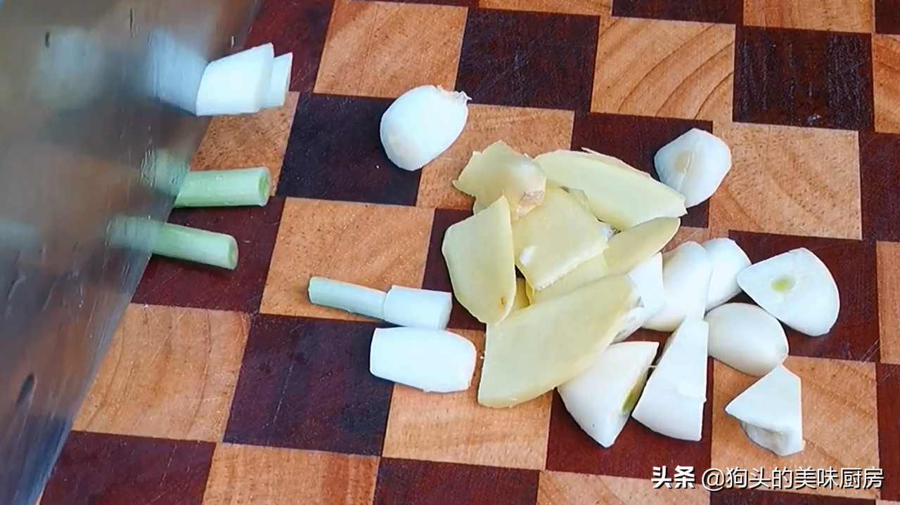 鱼肉这样做百吃不厌，不蒸不炸，鲜香肉嫩无腥味，好吃又下饭