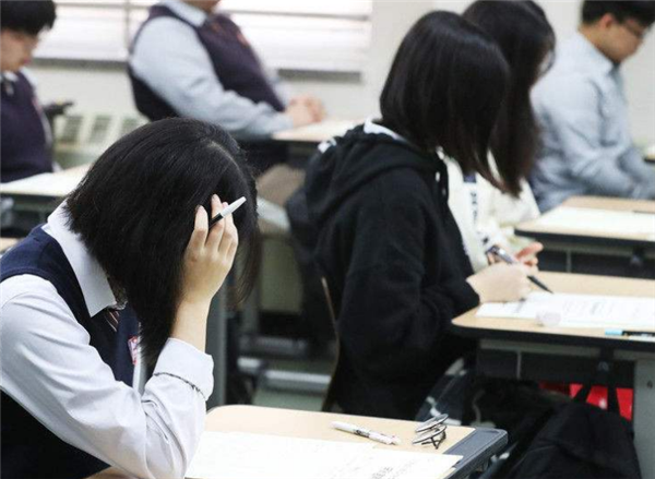 高考为什么用“2B铅笔”涂卡？看到电脑呈现试卷后：原来如此