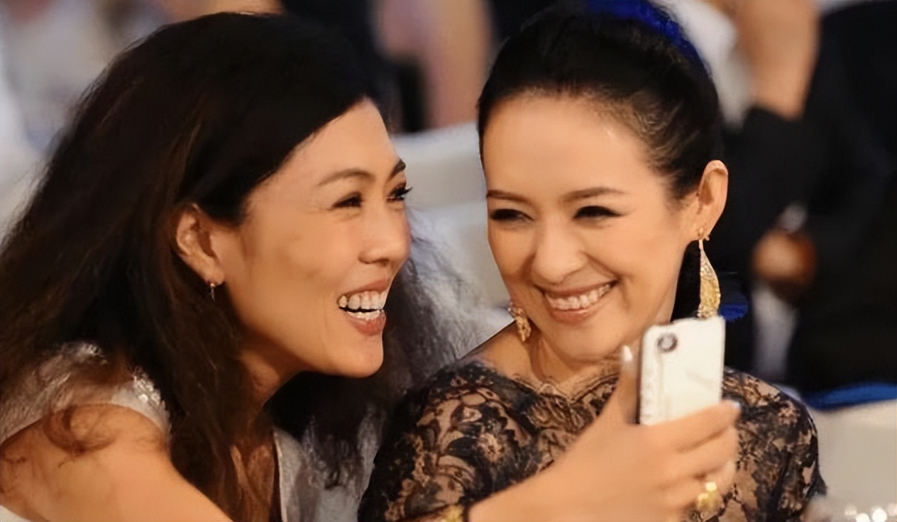 "过气主编"苏芒:发伊能静丑照毁其婚礼,晚会合影命令张韶涵