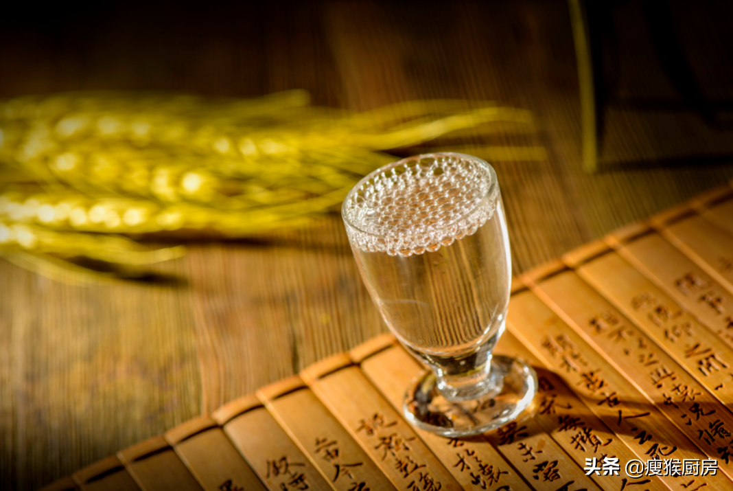 适合过年送礼的白酒（过节送什么白酒好）