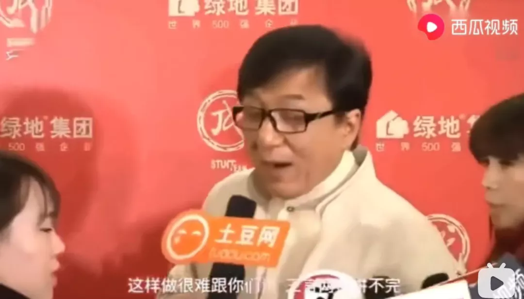 知名导演公然非礼女明星,现场照片曝光:这个人,究竟有多无耻?