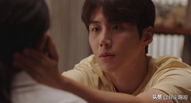 韩剧高甜吻戏幕后！《僵尸校园》班长秀赫吻17次