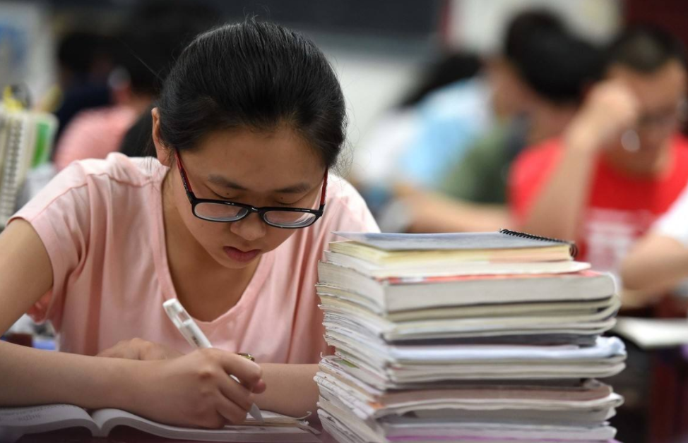 高中生收到牛津录取通知书，家庭条件被曝光，网友：难怪能上牛津