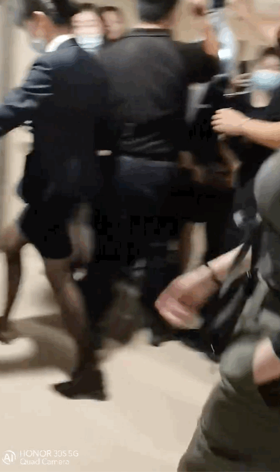 美女明星 杨幂飒爽英姿帅极了