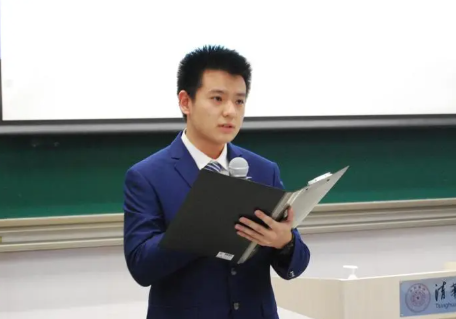 清华学生会主席火了，有资格跟院长平起平坐？学姐说出真实待遇