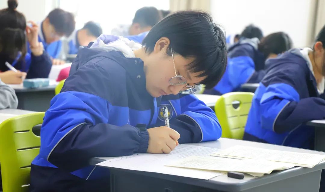 期中考试 | 同学，你认真答题的样子闪闪发光