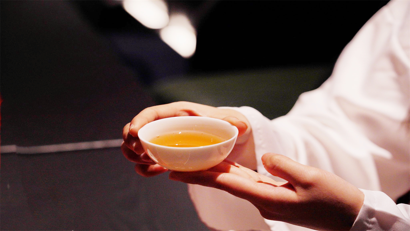 静心品茗读书,从茶书中厚积人生