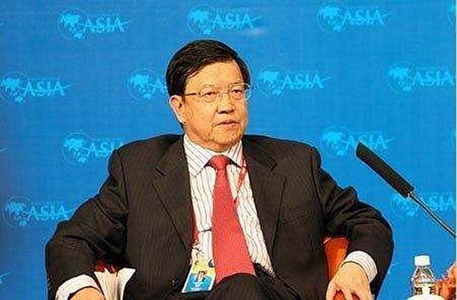 中国入世谈判最后一天，朱镕基说道：龙永图，你不要再递条子了