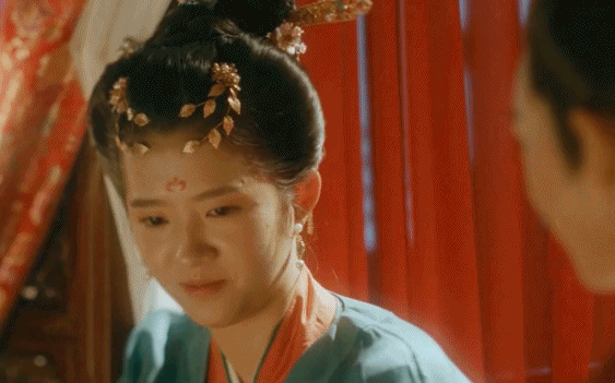 李小满「火」了，何蓝逗不愧95小花潜力股