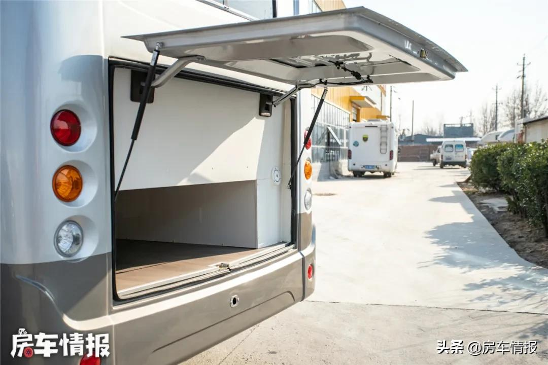 首款东风超龙巴士房车!号称同级别空间之王,20多万性价比不错