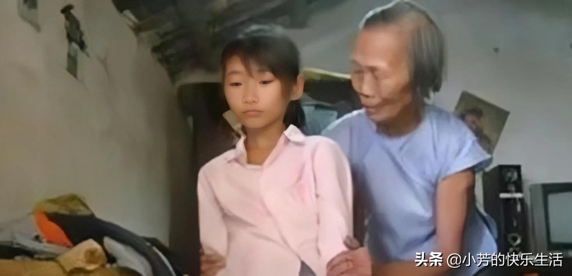 山东16岁女孩3度卖血养活继父一家7口，惨死后3个哥哥披麻戴孝