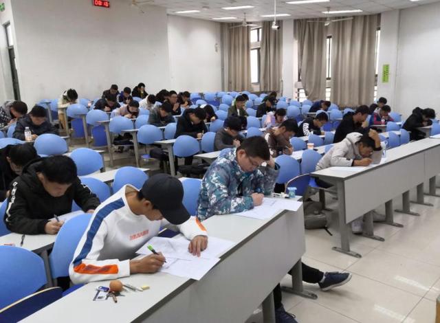 考了五次都没过，英语四级真的这么难？北大研究生说出上岸秘密