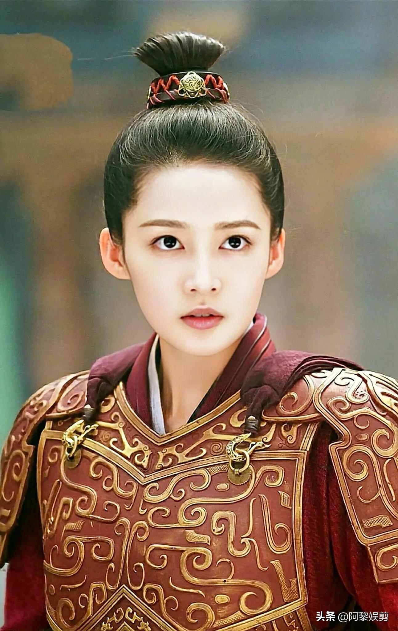 男明星穿铠甲VS女明星穿铠甲