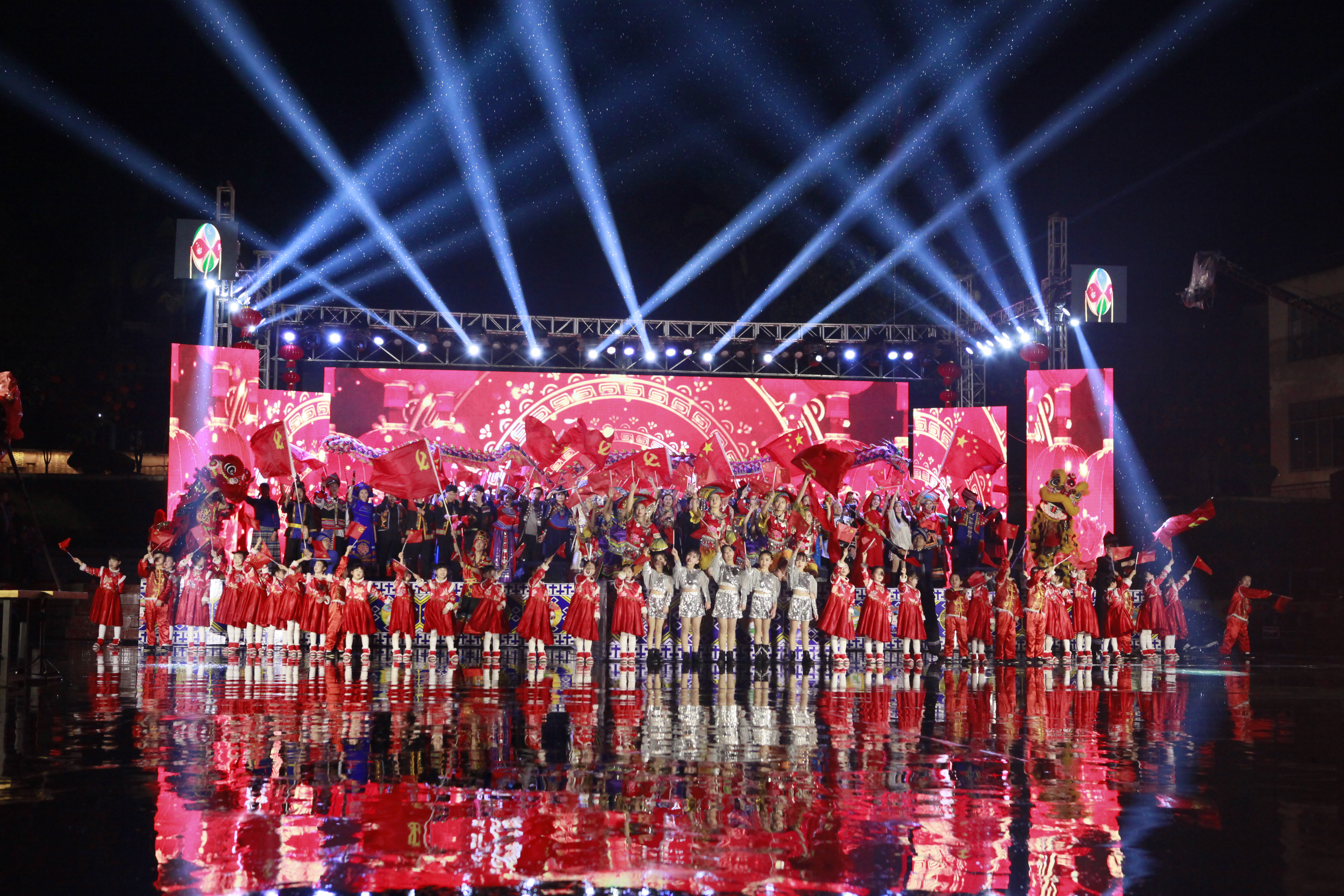 激情双排键·奏响2022年——双排键女神茹薇携萌娃参加中国(广西)壮语春晚