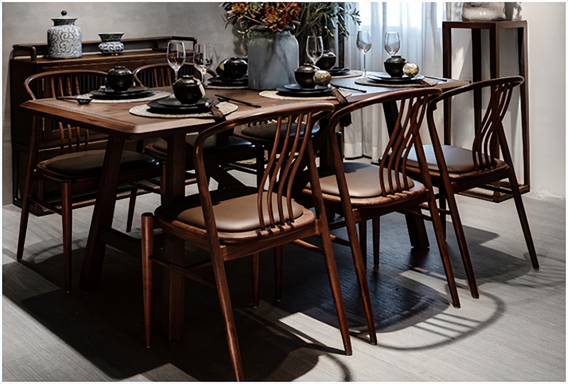新中式实木餐桌椅，让三餐朴实而温暖，拥抱自然爱上实木日常