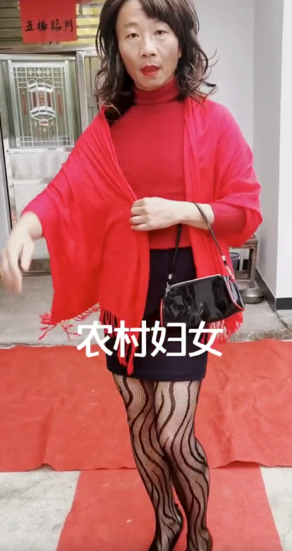 爱表演的生哥：模仿老太太走红圈粉400万，被赞“第二个宋小宝”