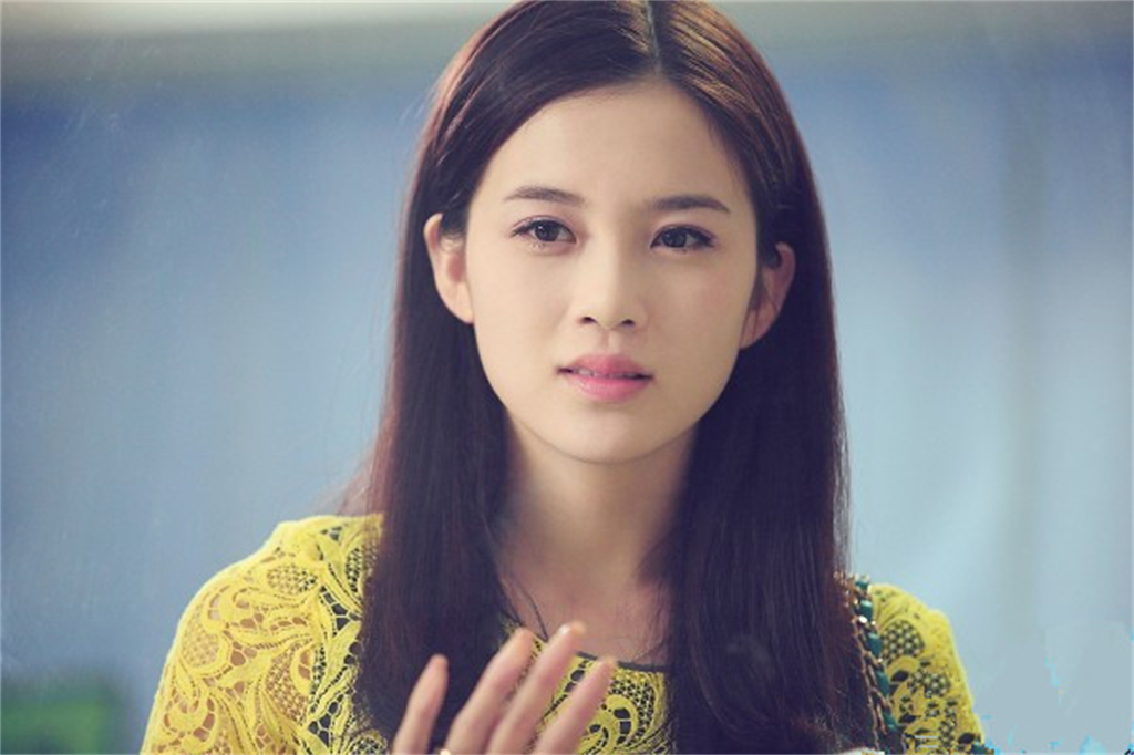 90年12月出生的赵樱子天生丽质,在中央戏剧学院读大