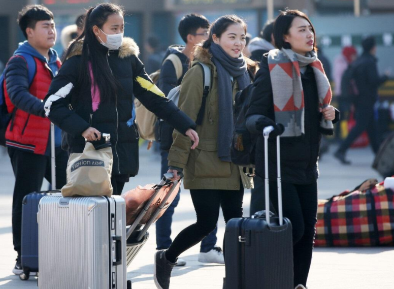 “不想放假”，大学生含泪吐槽的背后，原因让家长沉默不语